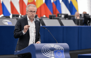 “be-nisi-heqjen-e-masave-ndeshkuese”/-eurodeputeti-holandez:-hapi-i-radhes-duhet-te-jete-aplikimi-i-anetaresimit-te-kosoves