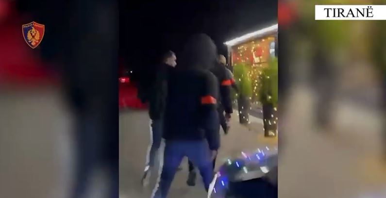 u-kapen-ne-flagrance-duke-vene-baste-sportive,-dy-te-arrestuar-ne-tirane