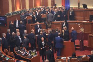ps-kerkon-masa-disiplinore-per-deputetet-e-pd-pas-tensioneve-ne-kuvend,-sekretariati-i-etikes-vendos-neser