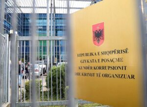 rrezohet-pezullimi-i-ballukut/-qendron-ne-fuqi-vetem-mbajtja-e-pasaportes