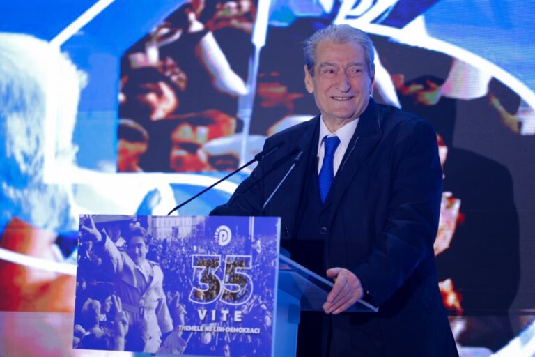 protesta-e-opozites-me-22-dhjetor,-berisha-ultimatum-rames-nga-kavaja:-mos-pengo-drejtesine-te-hetoje-hajdutet,-jep-doreheqjen!