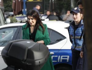 tenderi-i-akshi,-lihen-ne-fuqi-masat/-linda-karcanaj-qendron-ne-“arrest-shtepie”