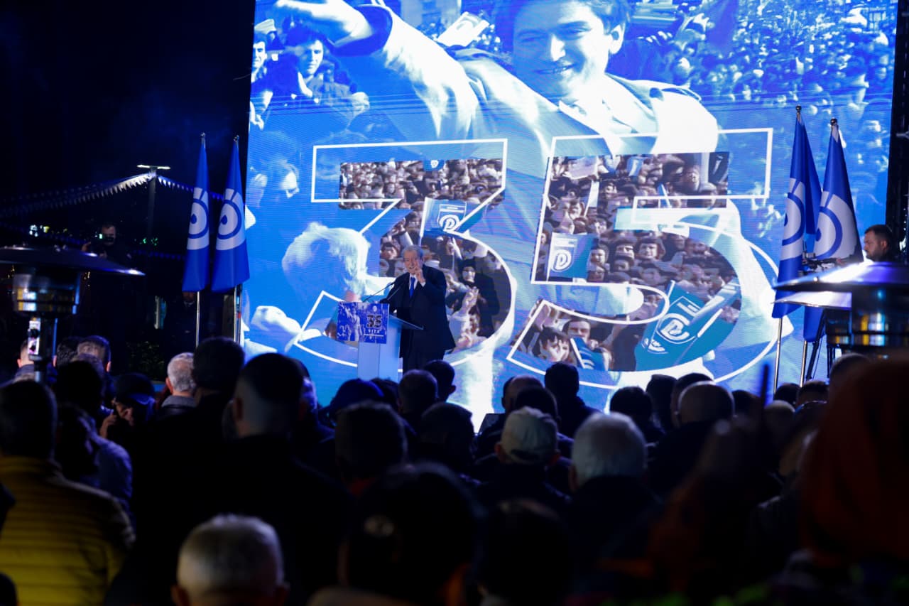 “s’e-pranojme-kurre-nje-regjim-hajdut-si-ky”,-berisha-ftese-qytetareve-t’i-bashkohen-protestes-me-22-dhjetor:-rama-rri-ne-pushtet-se-s’ngrihemi-ne!