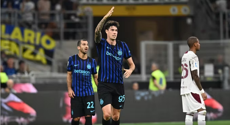 e-kerkon-barcelona,-bastoni-vulos-gjithcka-me-pergjigjen-e-tij