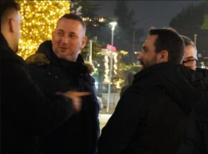 florian-binaj-ne-protesten-e-lapajt,-njofton-se-do-marre-pjese-edhe-ne-tubimet-e-pd-dhe-“mundesise”:-momenti-qe-qytetaret-t’i-fusin-friken-qeverise! 