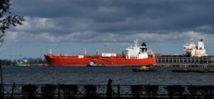 marina-suedeze:-ruset-kane-filluar-te-armatosin-cisternat-qe-kontrabandojne-nafte-nga-rusia