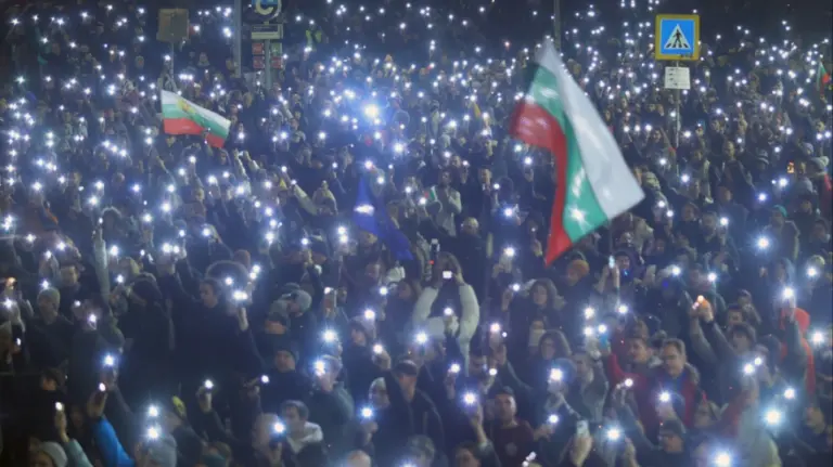 mijera-bullgare-protestojne-kunder-korrupsionit-ne-vend,-kerkojne-reforme-te-sistemit-gjyqesor