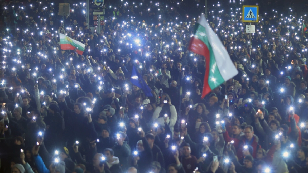 mijera-bullgare-protestojne-kunder-korrupsionit-ne-vend,-kerkojne-reforme-te-sistemit-gjyqesor