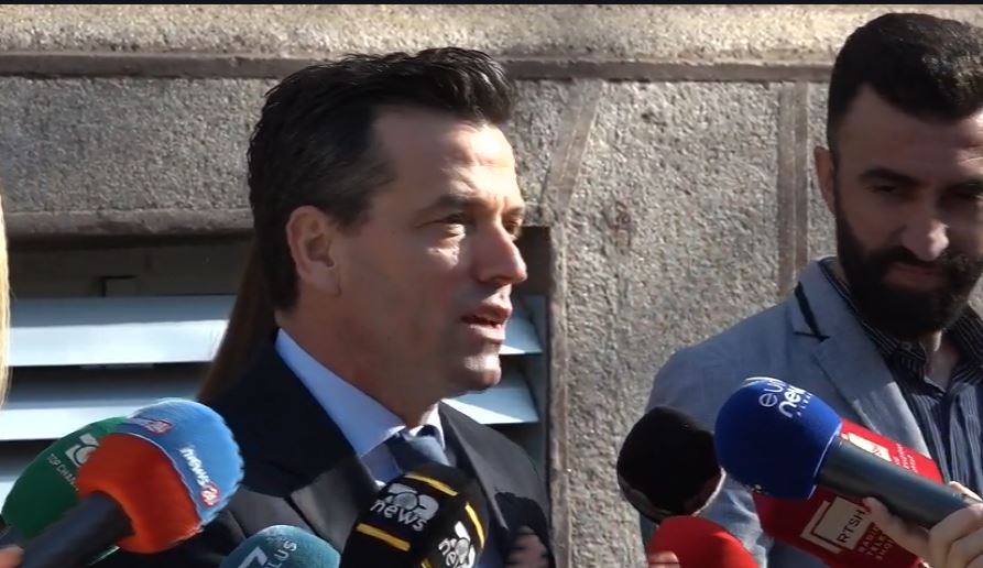 “duan-ta-mbyllin-ceshtjen!”,-shehaj-nga-protesta-kunder-ballukut:-kerkova-te-isha-ne-mbledhjen-e-keshillit-te-mandateve,-por…