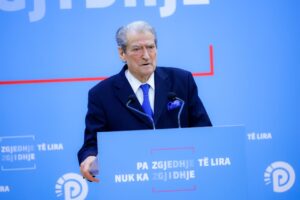 “zgjedhje-te-reja!”,-denoncon-berisha:-dy-dite-me-pare-rama-urdheroi-kalimin-e-25-mln-eurove-kunatit-te-tij,-te-jape-doreheqjen!