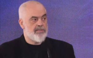 “renie-e-krimeve-ne-shkolla”/-monitorimi-me-kamera-inteligjente,-rama:-nuk-do-kete-me-makina-ne-drejtime-te-paditura