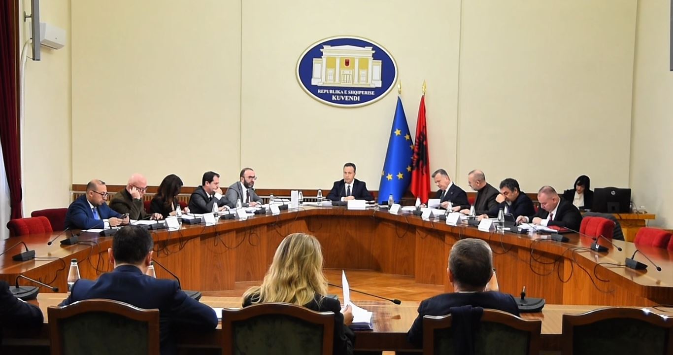 lajmi-i-fundit/-imuniteti-i-ballukut,-mbaron-mbledhja-e-keshillit-te-mandateve