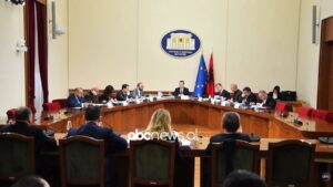 shtyhet-mbledhja-e-keshillit-te-mandateve/-avokati-i-ballukut-kerkoi-kohe-te-njihet-me-provat-e-spak