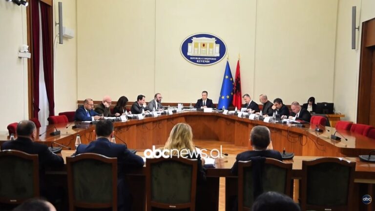 shtyhet-mbledhja-e-keshillit-te-mandateve/-avokati-i-ballukut-kerkoi-kohe-te-njihet-me-provat-e-spak