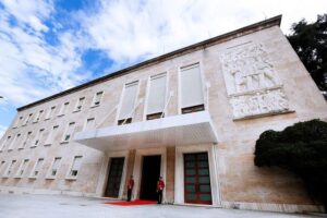 ndryshime-ne-qeveri,-emerohet-zv/ministri-i-ri-i-mbrojtjes-(emri)