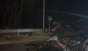 aksident-ne-aksin-lezhe–shkoder-/-perplasen-dy-automjete,-tre-persona-te-plagosur