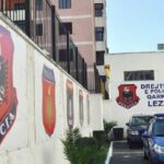 emrat/-tragjedi-ne-familje,-gjendet-i-pajete-nje-42-vjecar-ne-lezhe-nena-e-tij-nuk-e-duron-dhimbjen-dhe-vret-veten.-dyshimet-e-para