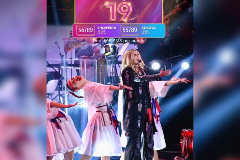 “pa-kufij”!-luna-causholli-ngjitet-ne-skenen-e-festivalit-te-64-ne-rtsh,-kenga-me-mesazh-te-forte-“rremben”-zemrat-e-publikut