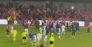 plas-perseri-ne-vlore/-nderpritet-ndeshja-flamurtari-teuta-e-vlefshme-per-superligen