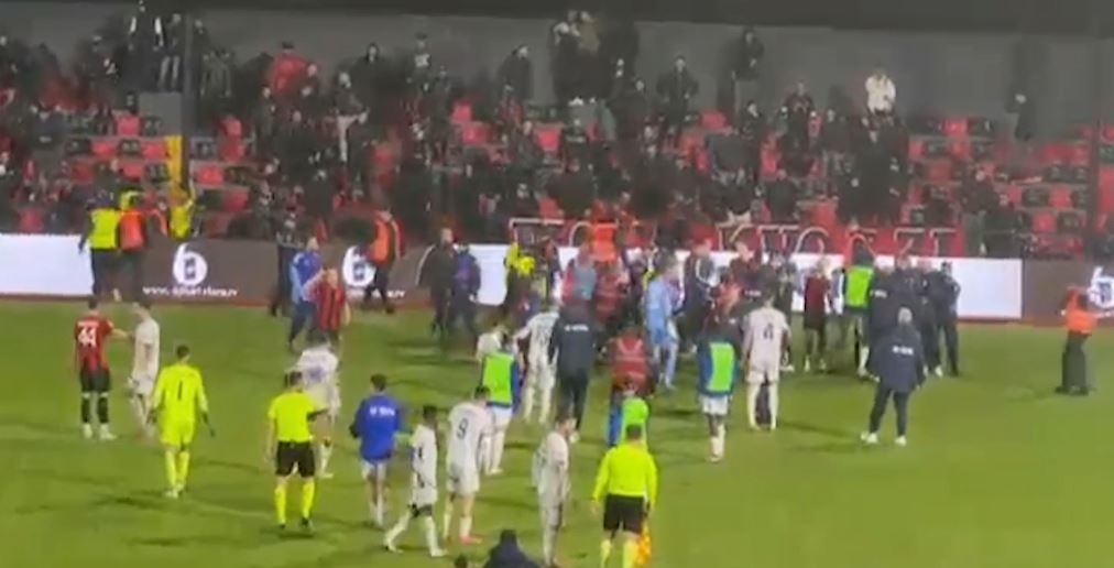 plas-perseri-ne-vlore/-nderpritet-ndeshja-flamurtari-teuta-e-vlefshme-per-superligen