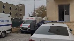 i-denuar-ne-mungese-per-dhune-ne-familje-dhe-mbajtje-armesh/-kukes,-arrestohet-40-vjecari