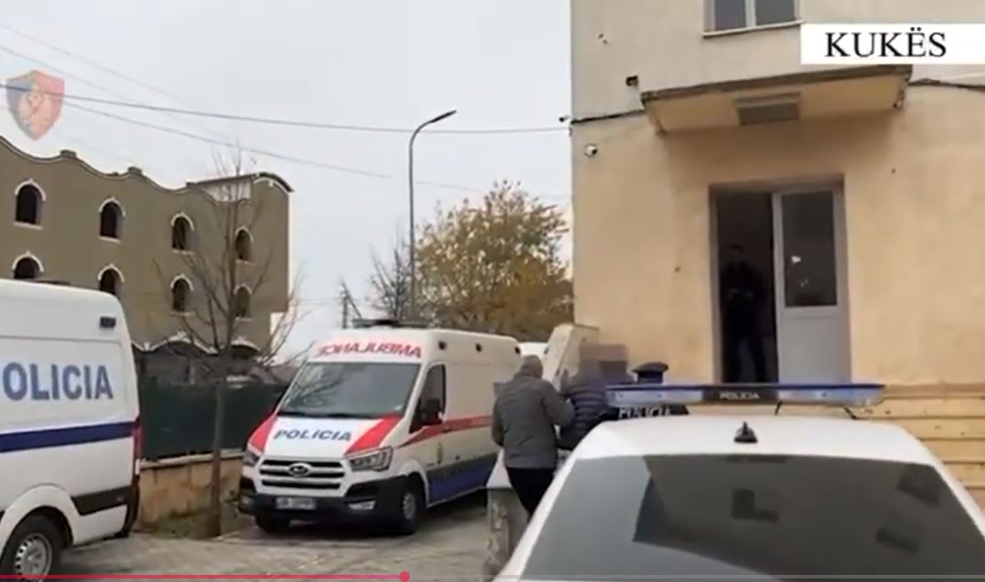 video/-kukes,-ishte-shpallur-ne-kerkim,-arrestohet-40-vjecari-i-denuar-per-dhune-ne-familje.-policia-gjen-ne-banese-arsenal-armesh