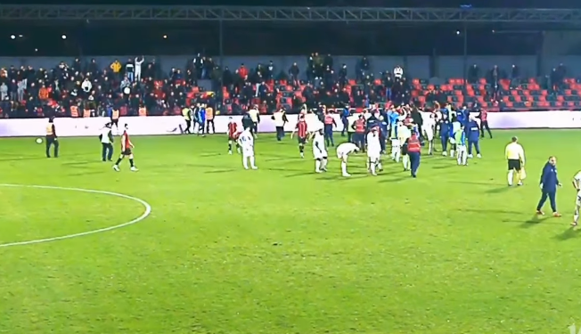 teuta-thirrje-fshf-se:-merrni-masa-per-dhunen-ne-vlore,-lojtaret-tane-u-goditen