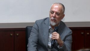 libri-i-ri-i-sokol-balles/-“djemte-e-percare-te-amerikes”,-botim-gazetaresk-per-diasporen