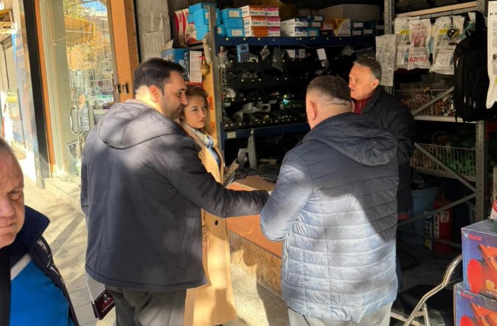 “cdo-qytetar-i-ndershem-dhe-i-revoltuar-eshte-i-mirepritur-ne-shesh”,-kellici-vijon-takimet-te-njesia-9:-ne-22-dhjetor-protestojme-per-demokracine-dhe-te-ardhmen-e-femijeve