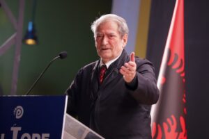 “agjencite-shteterore-marrin-peng-njerezit”,-berisha:-kunati-i-edi-rames-percakton-tenderat,-perfitoi-qindra-miliona-euro-nga-shteti