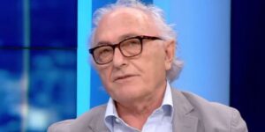 nje-ironi-e-vertete-me-16-000-faqe-ne-usb