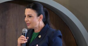 “kurseni-energji-me-karikuesin-dhe-deren-e-frigoriferit”/-sot-e-pandehur-per-miliona-euro-afera-korruptive,-si-“keshillonte”-balluku-qytetaret-(video)