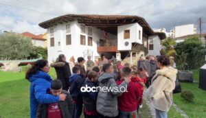 art-ne-fije,-ekspozite-ne-shkoder/-punime-te-bera-mjeshterisht-nga-duart-e-grave-shqiptare