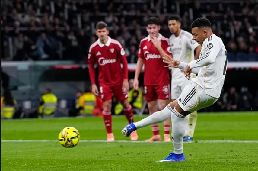 real-madrid-ben-detyren-ndaj-sevilla-s,-mbappe-nuk-e-thyen-dot-rekordin-e-cr7.-psg-nuk-toleron-as-ne-kupe-(video)