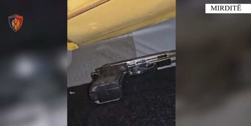 u-kap-me-arme-zjarri-ne-automjet,-arrestohet-35-vjecarja-ne-mirdite