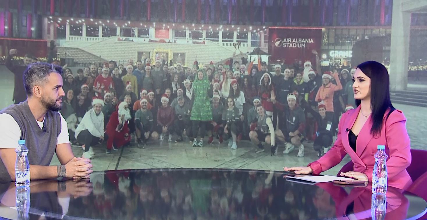 parada-e-babagjyshit-qe-magjepsi-tiranen/-organizatori-endri-cela-rrefen-te-vecantat-e-aktivitetit:-u-perqafua-menjehere,-drite-e-ndezur-per-qytetaret