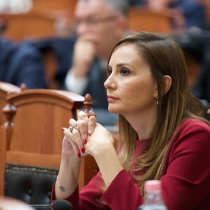 tabaku:-nje-qeveri-e-akuzuar-si-grup-i-strukturuar-kriminal-premton-te-ruaje-shqiperine-nga-rreziku-jashtem