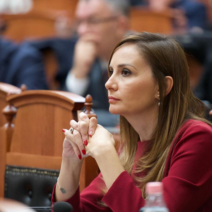 tabaku:-nje-qeveri-e-akuzuar-si-grup-i-strukturuar-kriminal-premton-te-ruaje-shqiperine-nga-rreziku-jashtem