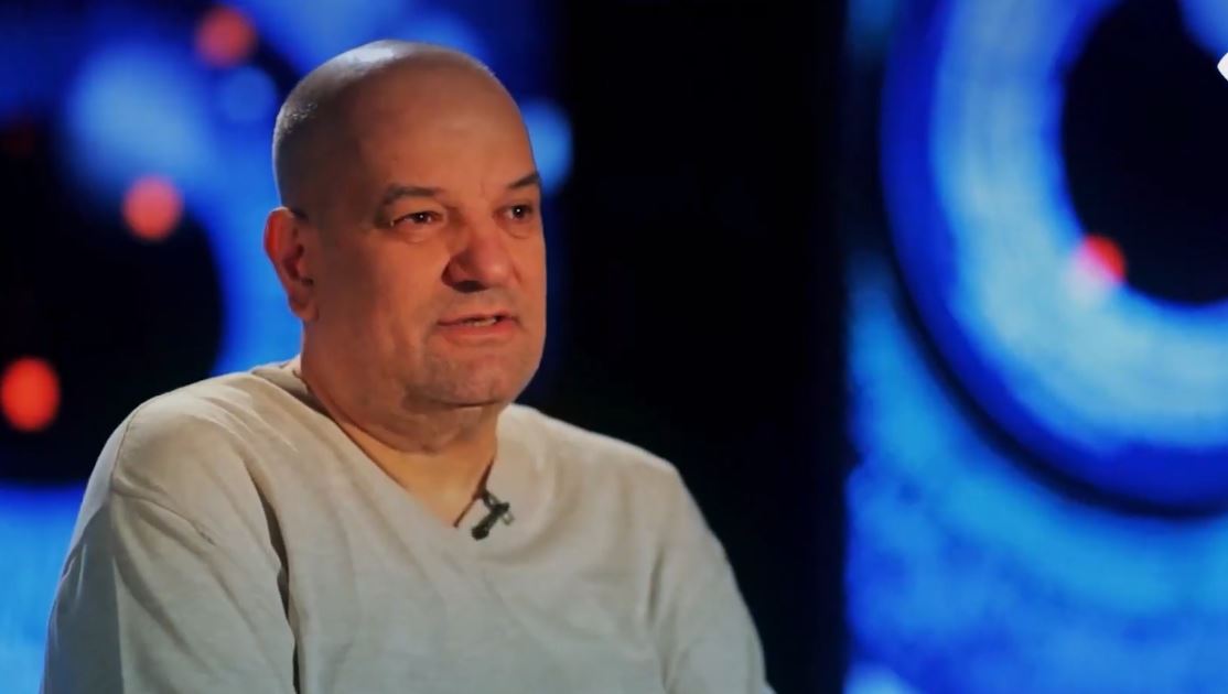 vrenozi-le-protesten-per-big-brother/-militanti-simbol-i-pd:-tani-pres-ramen-per-kafe