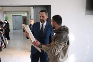 lamallari-viziton-institutin-e-te-miturve-ne-kavaje:-cdo-i-mitur-qe-ka-kryer-vepra-penale-meriton-nje-shans-te-dyte