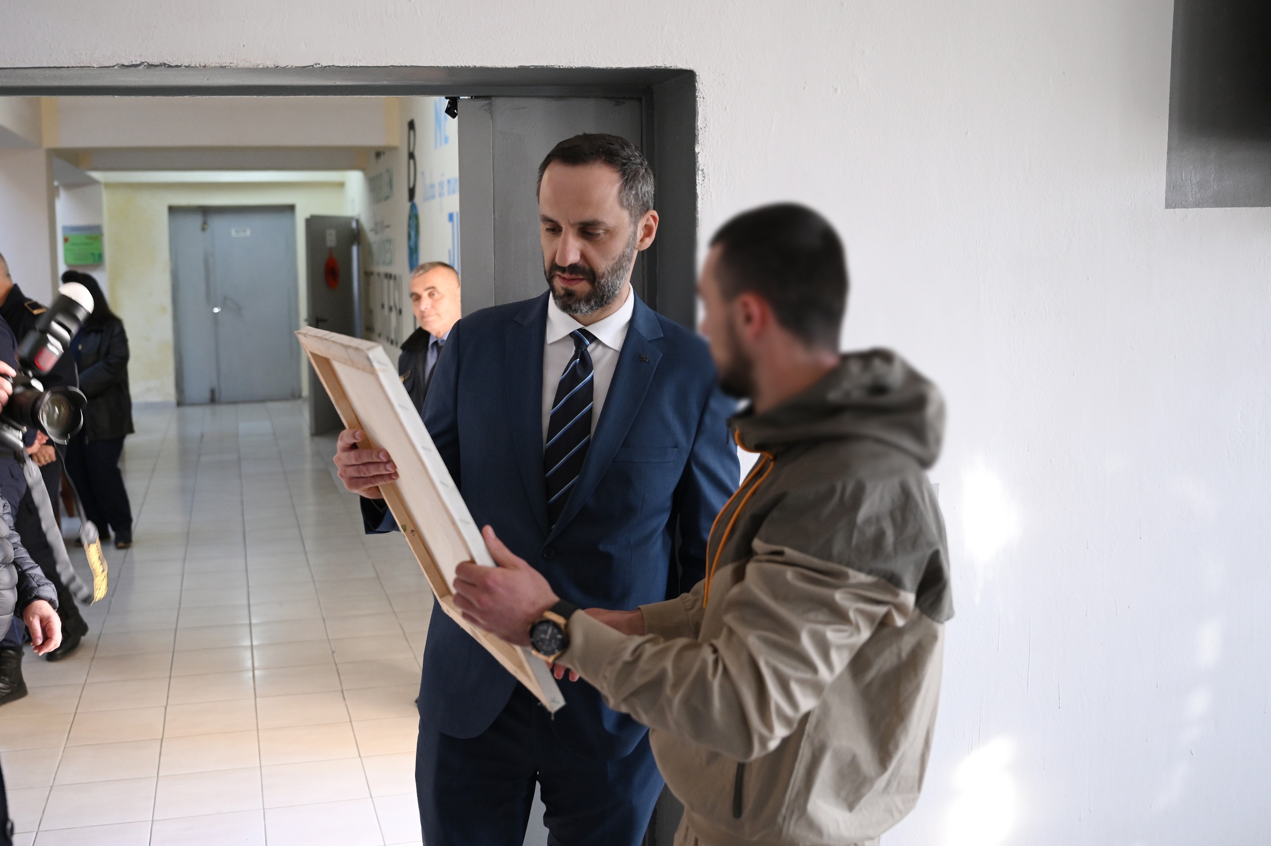 lamallari-viziton-institutin-e-te-miturve-ne-kavaje:-cdo-i-mitur-qe-ka-kryer-vepra-penale-meriton-nje-shans-te-dyte