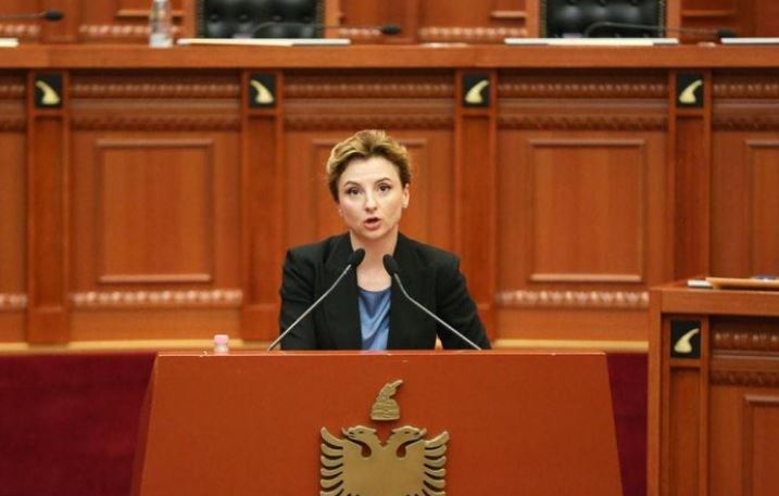 “rruget-“e-florinjta”-shemben-nga-korrupsioni,-pa-asnje-pergjegjesi”,-erisa-xhixho:-te-henen-protestojme-per-dinjitetin-dhe-per-te-ardhmen