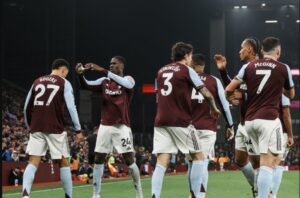 man.-united-deshton-serish,-aston-villa-fiton-ndaj-“djajve”-dhe-shkruan-historine-(video)
