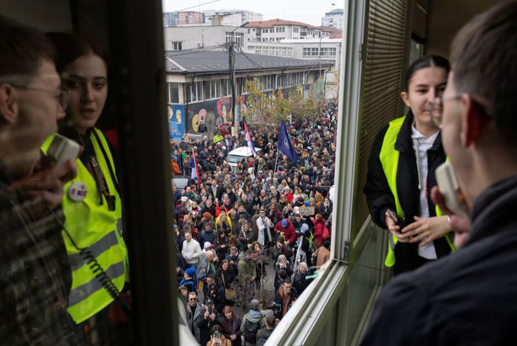 serbi,-rikthehen-protestat,-studentet-kundershtojne-presionin-e-universitetit-pas-tragjedise-ne-stacionin-hekurudhor