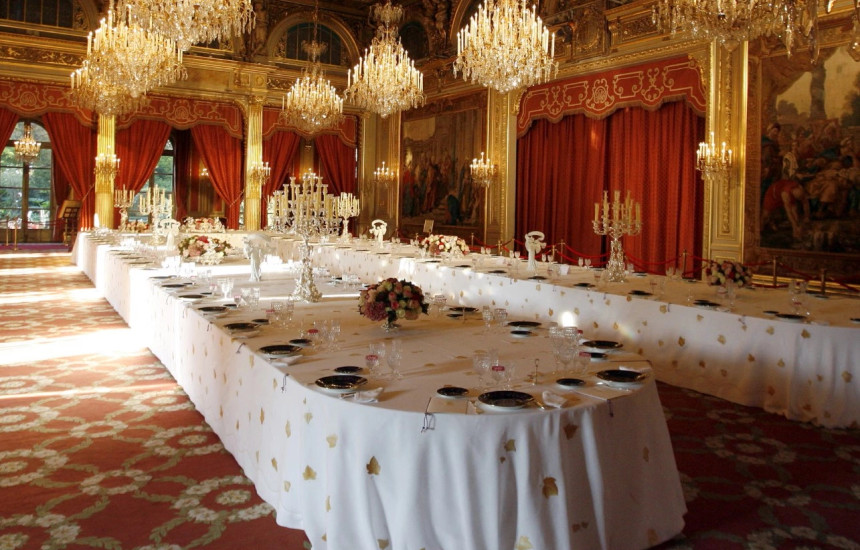 paris/-punonjesi-i-pallatit-elysee-akuzohet-per-vjedhje,-vlera-arrin-rreth-40-mije-euro