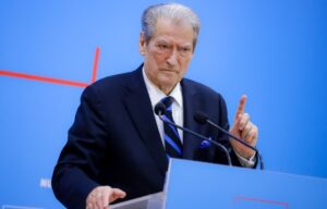 a-po-fiton-rama-kohe-per-mandatin-e-ballukut?-berisha-per-kaosin-e-te-enjtes-ne-kuvend:-qeveria-na-mbylli-cdo-rruge!-nuk-marrim-pjese-ne-komisione,-por-ne-seance…