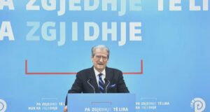 pak-ore-para-protestes/-“tirana-po-zien,-sot-do-te-shenohet-kthesa-e-madhe!”,-berisha-thirrje-qytetareve-dhe-partive-opozitare:-merrni-pjese!