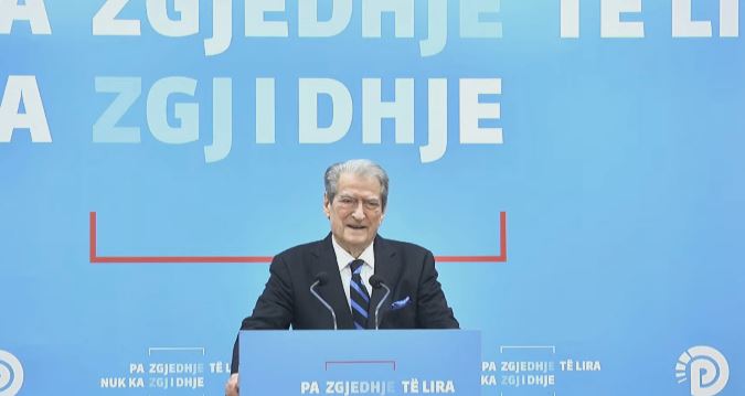 pak-ore-para-protestes/-“tirana-po-zien,-sot-do-te-shenohet-kthesa-e-madhe!”,-berisha-thirrje-qytetareve-dhe-partive-opozitare:-merrni-pjese!