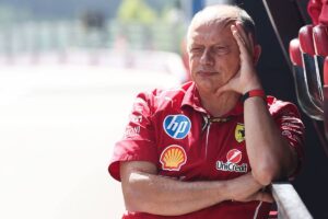 vasseur-kerkon-vetem-pune:-asnje-premtim-tifozeve,-do-te-jete-nje-dimer-ndryshe-per-ferrari