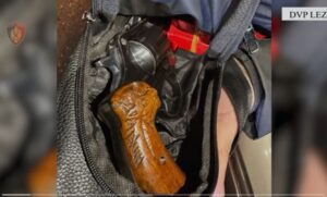 levizte-i-armatosur,-me-automjet-pa-targa,-arrestohet-30-vjecari,-e-pesojne-dhe-dy-pasagjere